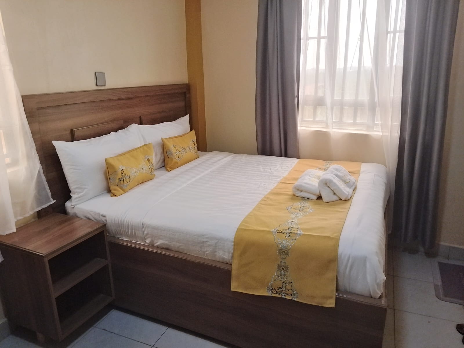 Comfort room ready for check-in with fresh towels